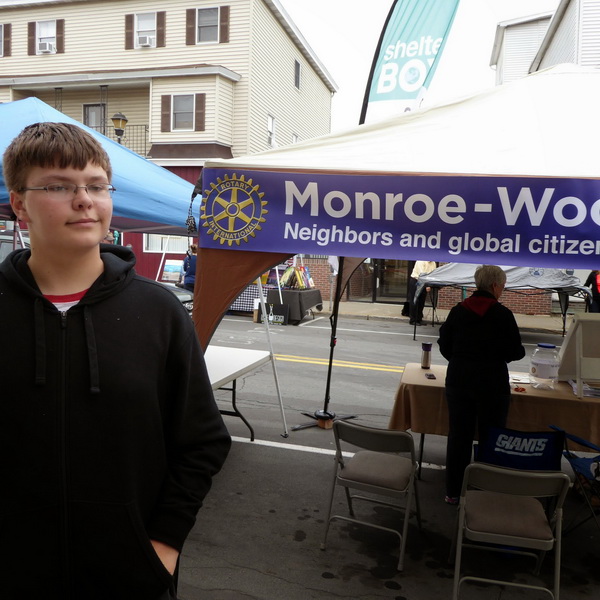 2014-09-13-08 monroe cheese fest and the rotary booth