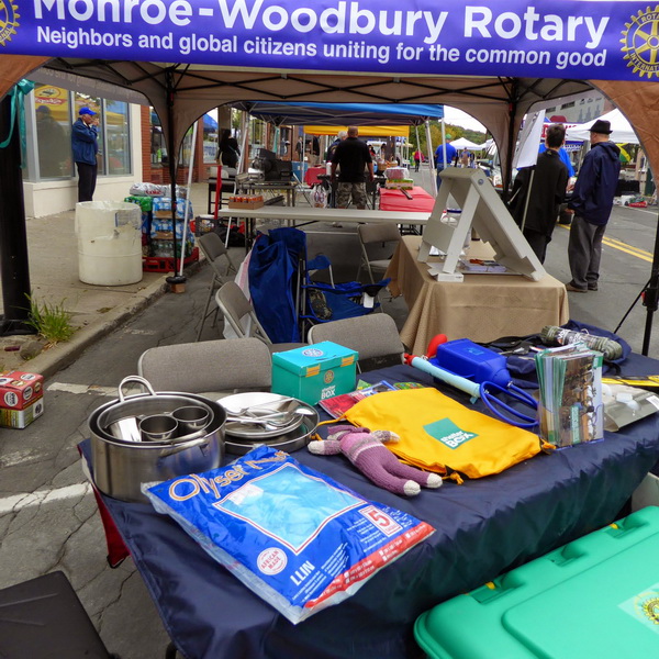 2014-09-13-12 monroe cheese fest and the rotary booth