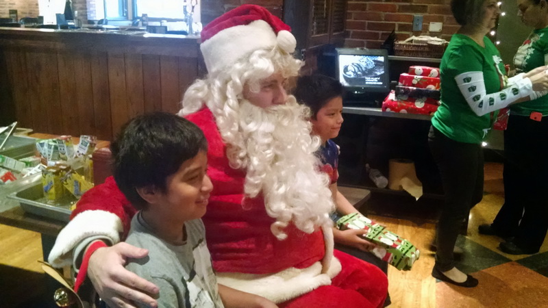 2014-12-06-07 unos mw rotary toys for tots santa drive