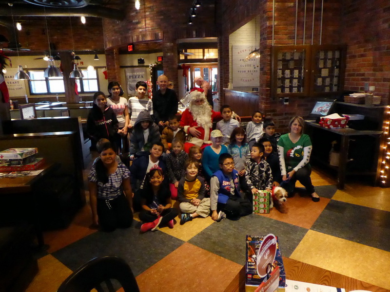 2014-12-06-11 unos mw rotary toys for tots santa drive